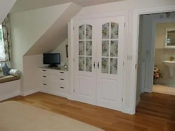Bed & Breakfast Ditton 3*